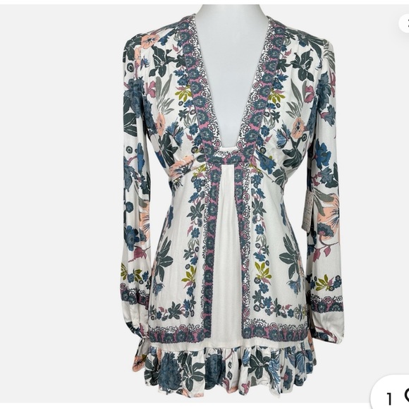 Free People Tops - Free People 70’s vibe Multicolor Floral Blouse Tie in front or back. Size 10